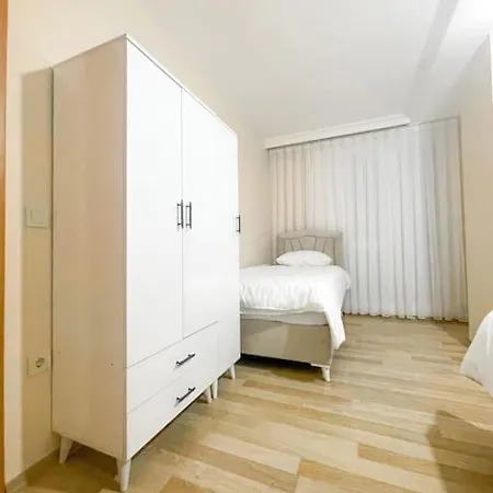 شقه كبيره وحديثه قرب المواصلات Apartmán Istanbulská provincie